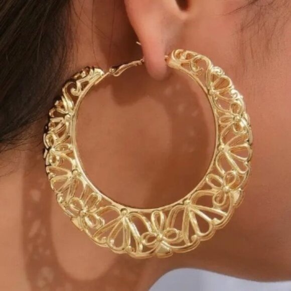 18k Gold Plated Hollow-Out Pattern Hoop Earrings - Picture 1 of 4